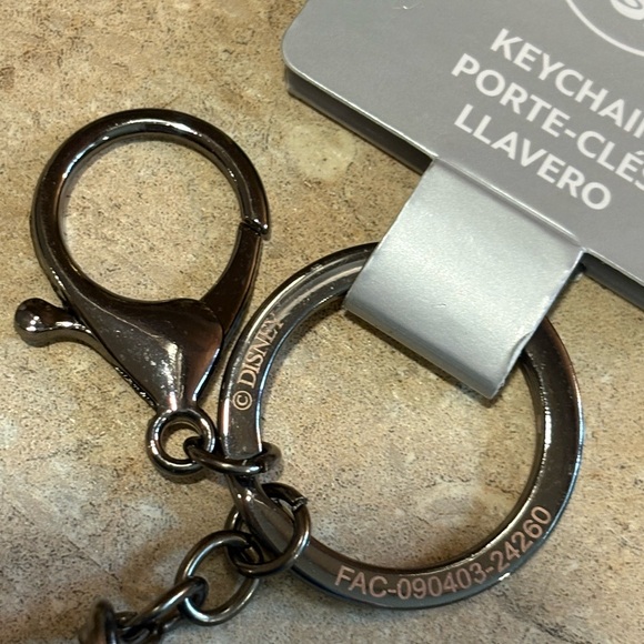 2024 DISNEY PARKS Donald Duck Angry Face Head Flair Keychain Bag Charm NWT - Picture 3 of 6